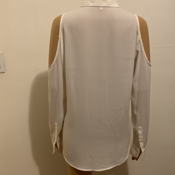 EXPRESS NWOT Cold- Shoulder Button Down Shirt - Picture 6 of 9